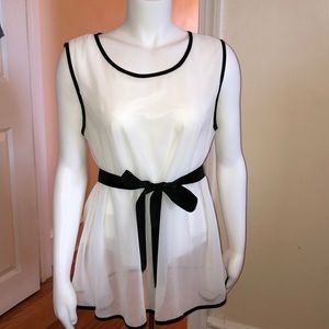 NWOT ❣️Beautiful White&Black Blouse ❣️